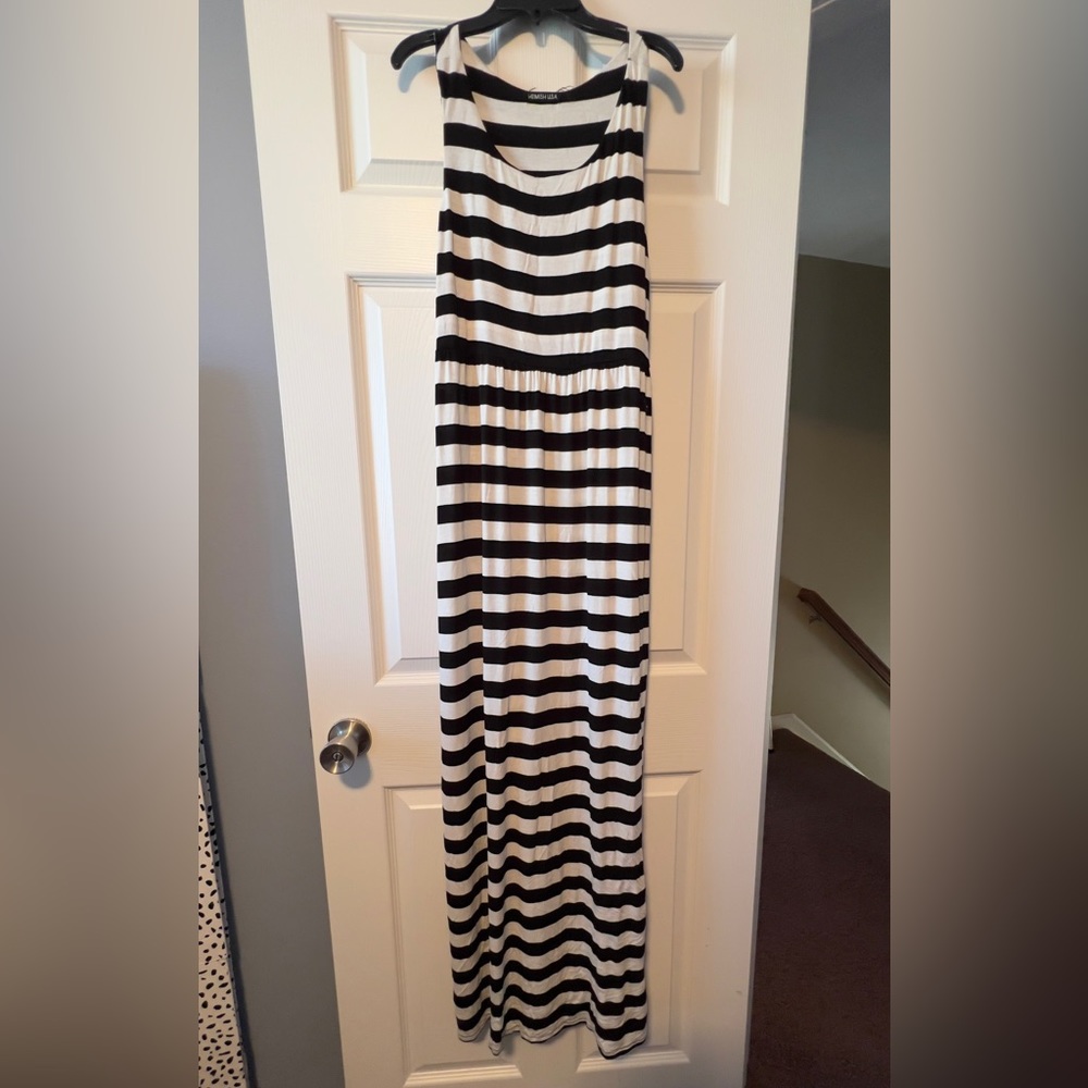 Women’s Size XL Maxi Dress with pockets.